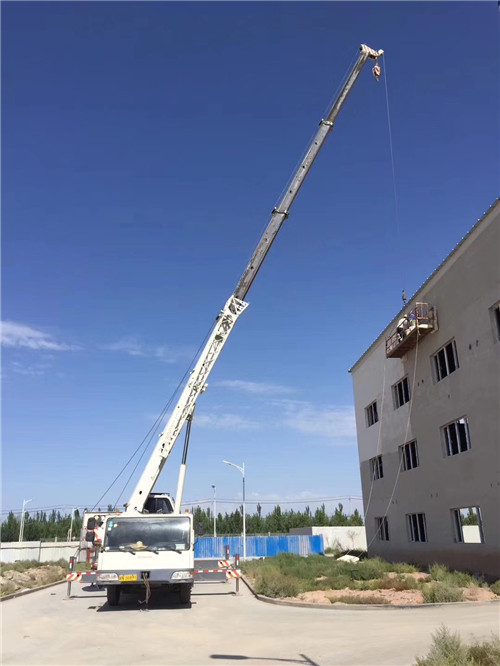 额敏县“轻装强干”—— 吊车的 “轻量化臂架” 技术